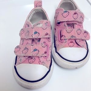 GIRLS' CONVERSE INFANT / TODDLER CHUCK TAYLOR HELLO KITTY SNEAKERS